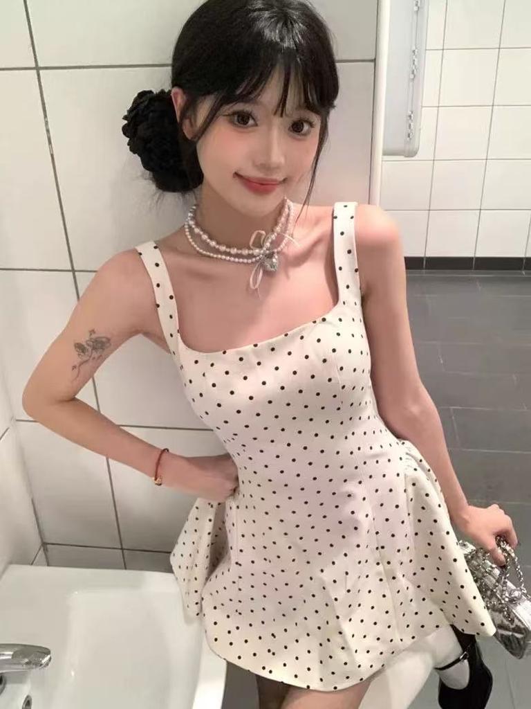 French square collar polka dot suspender dress women's summer waist thin sweet a-word skirt small fluffy short skirt