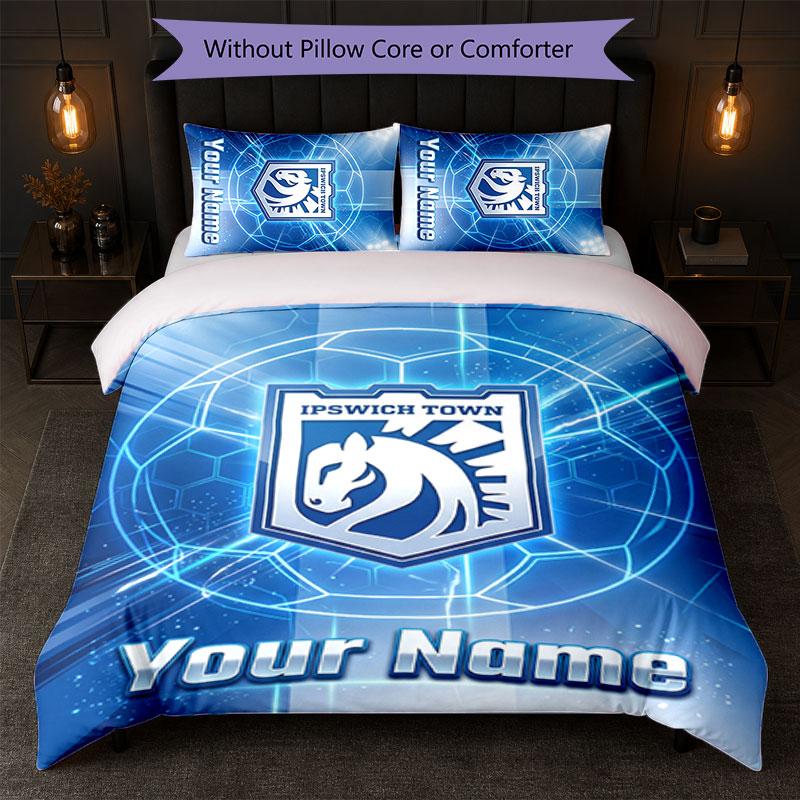 Set Biancheria da Letto Personalizzato Ipswich Town con Nome e Testo 1 Copripiumino+2 Federe Logo Calcio Regalo Personalizzato per Occasione Speciale Decorazione Camera da Letto