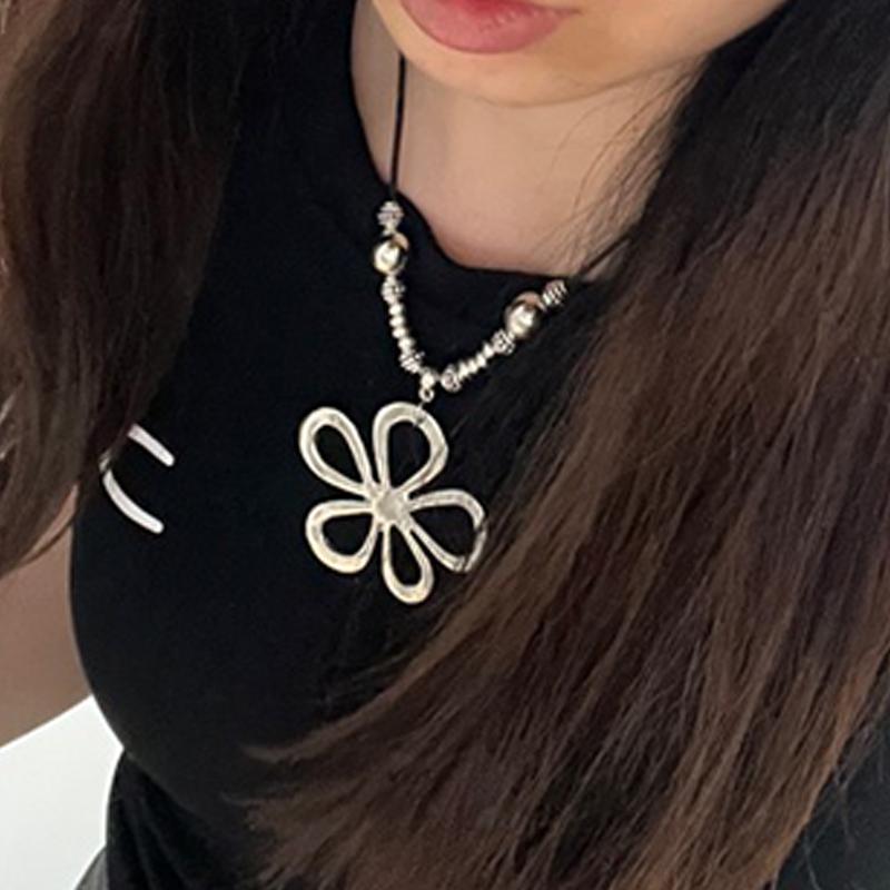 Retro Vintage Hollow Flower Charm Statement Simple Leather Cord Women Necklace Boho Jewelry