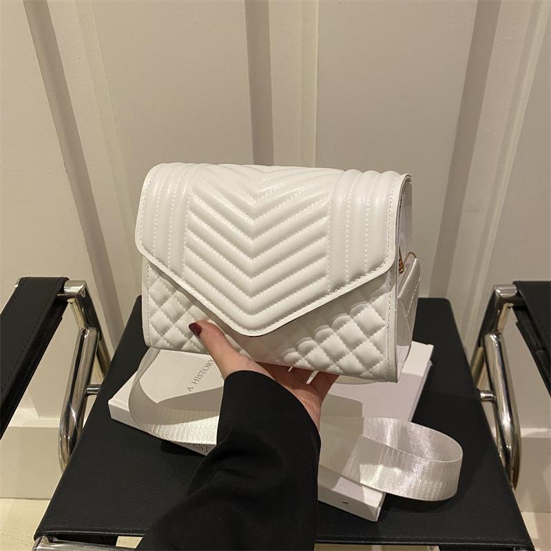2025 New Diamond Solid Color Simple Indentation Chain Broadband Messenger Shoulder Flip Small Square Bag Female Texture Fashion