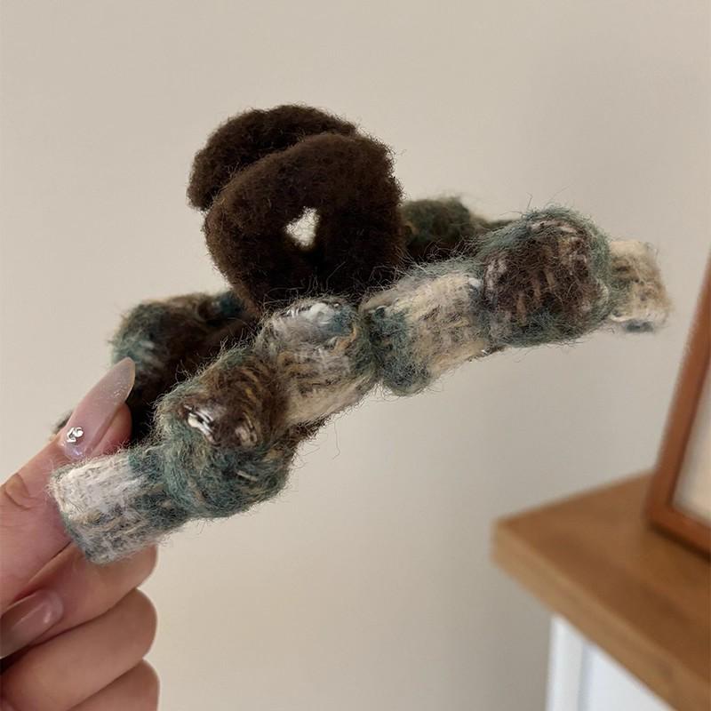 Retro Plush Clip, Bow Tie Women's High-end Temperament High Hair Volume Hair Accessory Clip At the Back of the Head