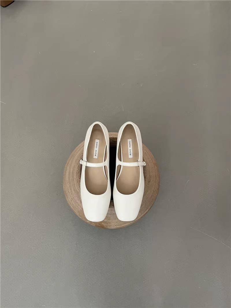 

Французские серебряные туфли Мэри Джейн женские туфли темперамент толстый каблук квадратный нос светлый рот с одинарными туфлями 36