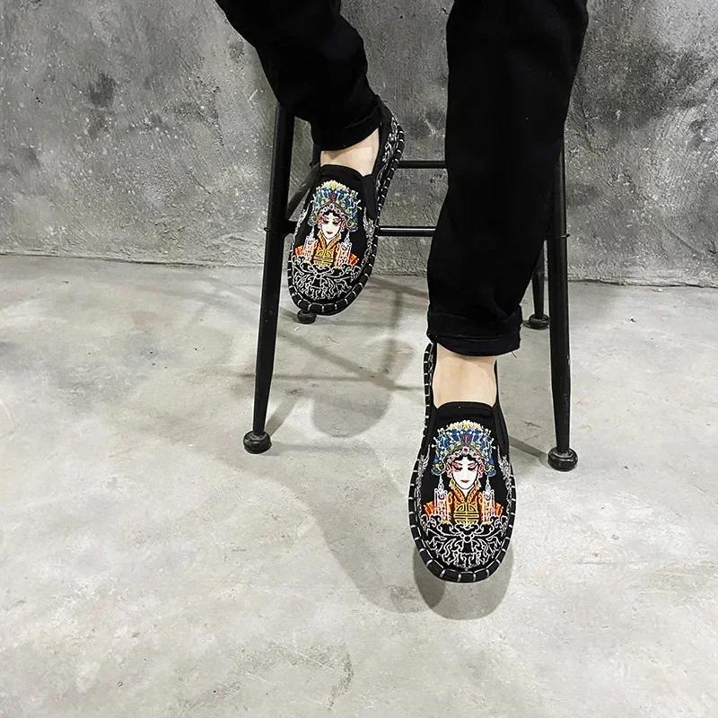 Fashion Cloth Shoes Embroidery Flower Social Guy Male Moccasin-Gommino Student Casual Shoes Fashion National Chinese Style 2024