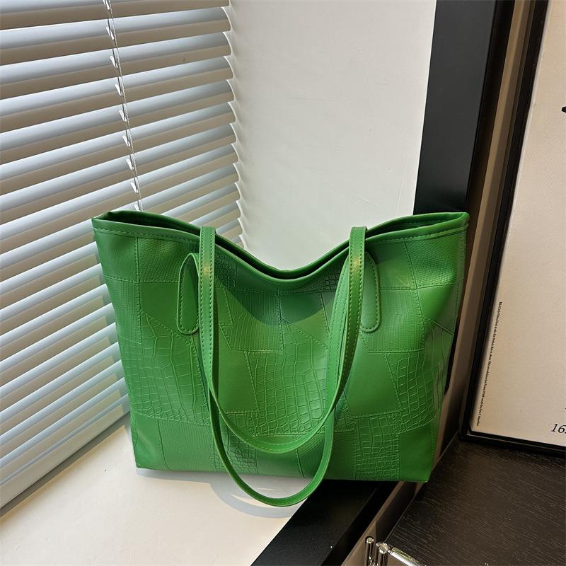 High Value and Large Capacity New Simple Fashion Commuting Atmosphere Versatile Portable Shoulder Armpit Bag Women