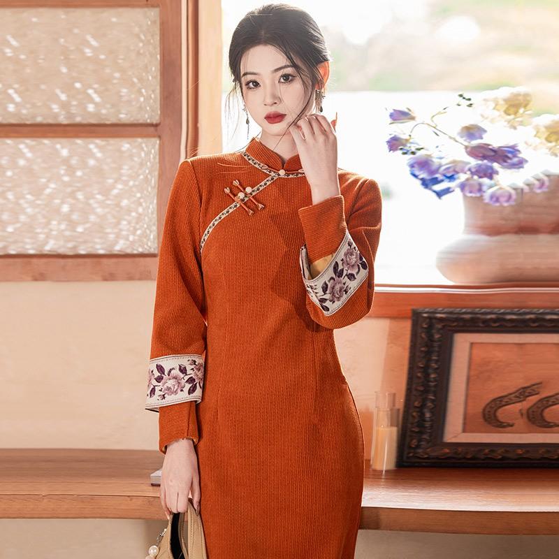 Warm Winter Chinese-Inspired Long Sleeve Cheongsam Dress With Fleece Lining Stand Collar Design Women