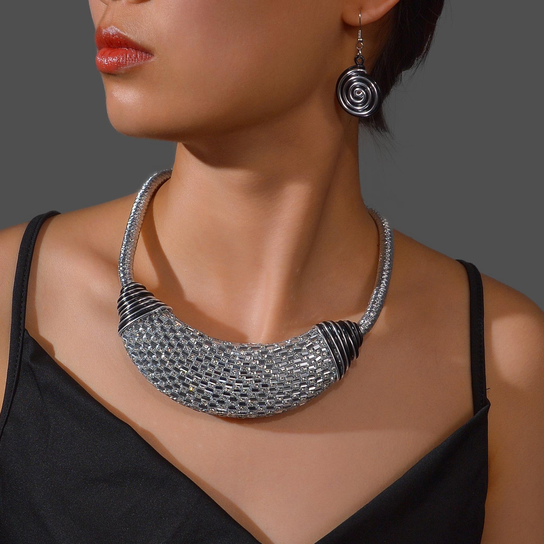 

Ювелирные изделия цепочка на шею серьги комплект для женщин, персонализированное преувеличенное плетеное толстое ожерелье со стразами для женщин серебряный