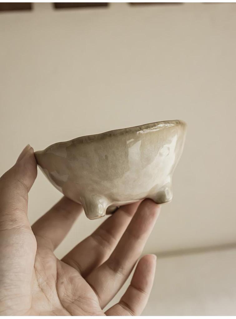 Japanese Retro Three-Legged Ceramic Condiment Dish for Sauces, Dips, and Seasonings