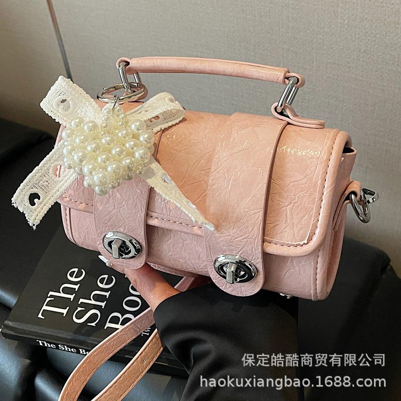 Super Fire Messenger Bag Women's Bag 2025 New Fashion Summer Versatile Shoulder Handbag Premium Foreign Style Small Square Bag