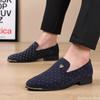 Übergröße Schuhe für Herren Wildleder Freizeitschuhe Kleine Niete Spitzschuhe Businessschuhe Street-Trend Slipper Loafer