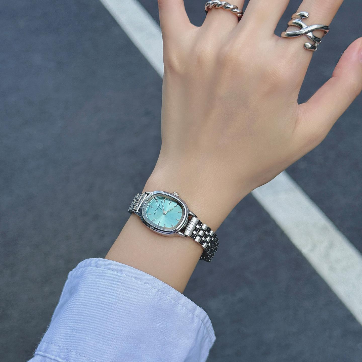

Retro Watch Women S Small Dial Women S Niche Light Luxury Female Student Style Simple High-End Steel Belt Watch
