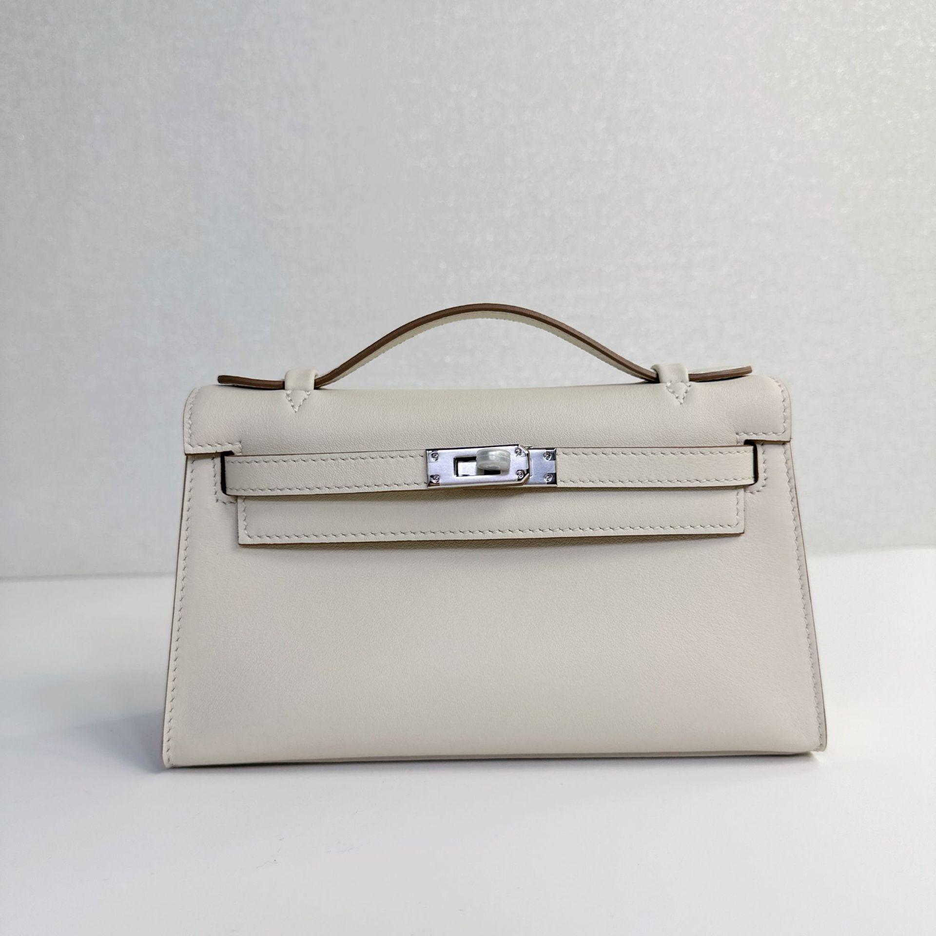 

Поколение модных сумок Верхний слой Кожа Swift Одинарная кожаная ручка Сумка-тоут Полуручная работа Натуральная кожа Сумка через плечо Мини-сумка на цепочке Женская With Pig Nose Metal Chain белый