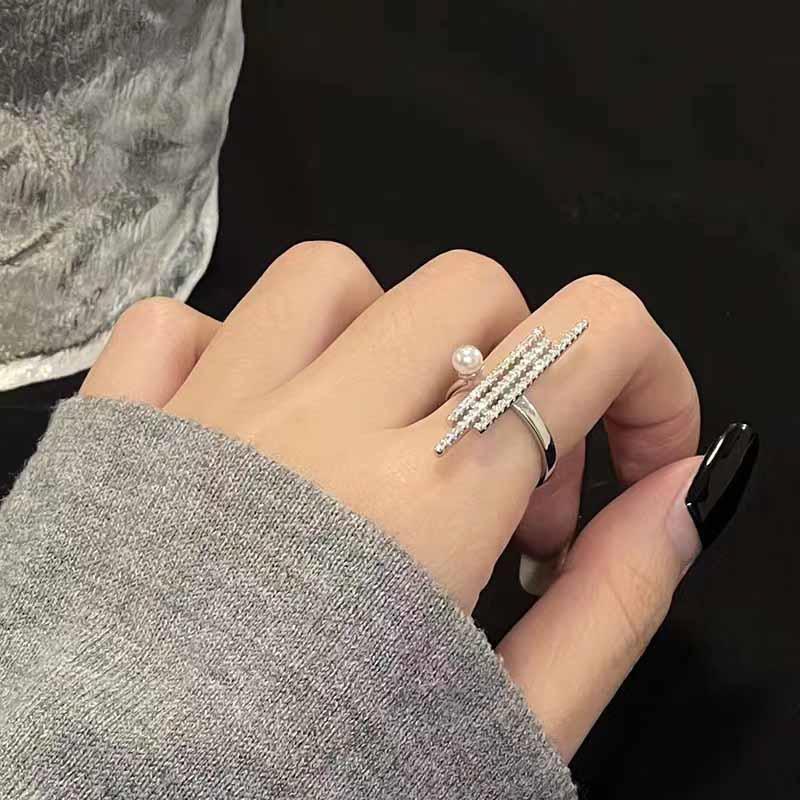 Elegant Pearl Ring: Adjustable Trendy Fashion with Full Diamond Inlay Adjustable Opening