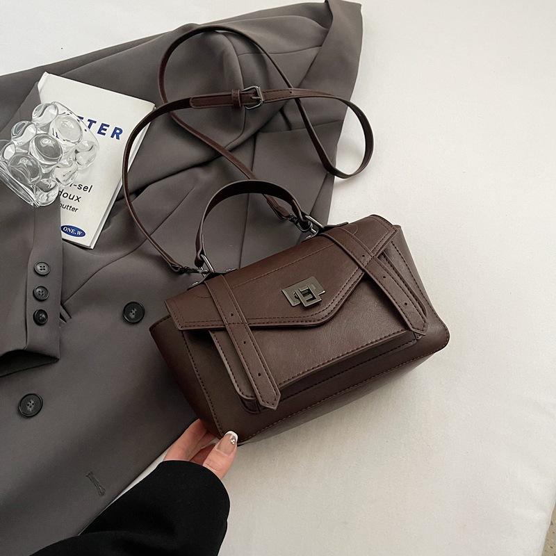 Large-capacity Bag Women's Autumn and Winter New Retro Versatile Messenger Bag Fashionable Portable Work Commuter Bag