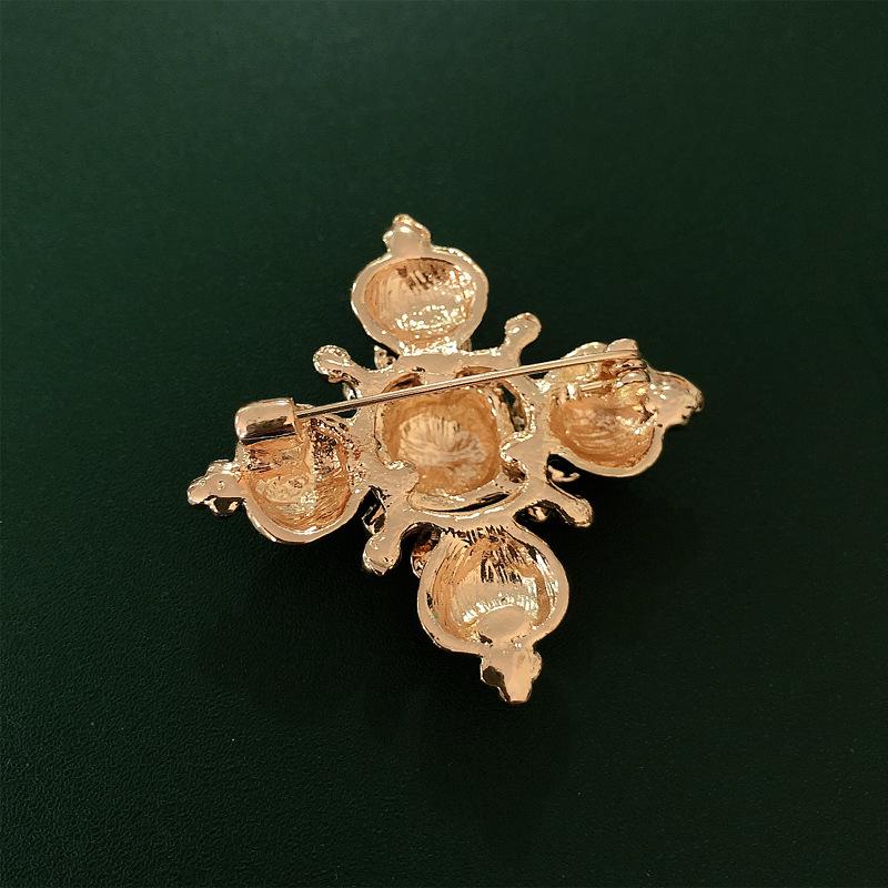 Women Palace Baroque Pearl Enamel Cross Brooches Pins Creative Vintage Suit Coat Jewelry Wedding Party Retro Brooch Pin For Lady