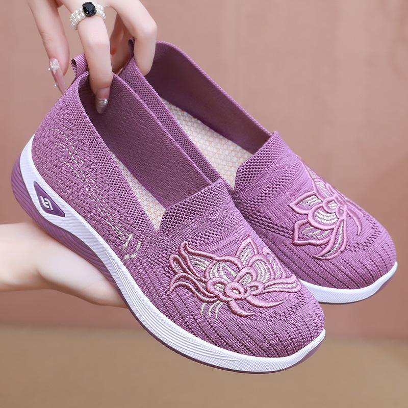Women's shoes summer embroidery old Beijing cloth shoes women's versatile comfortable casual shoes lazy one pedal mother shoes