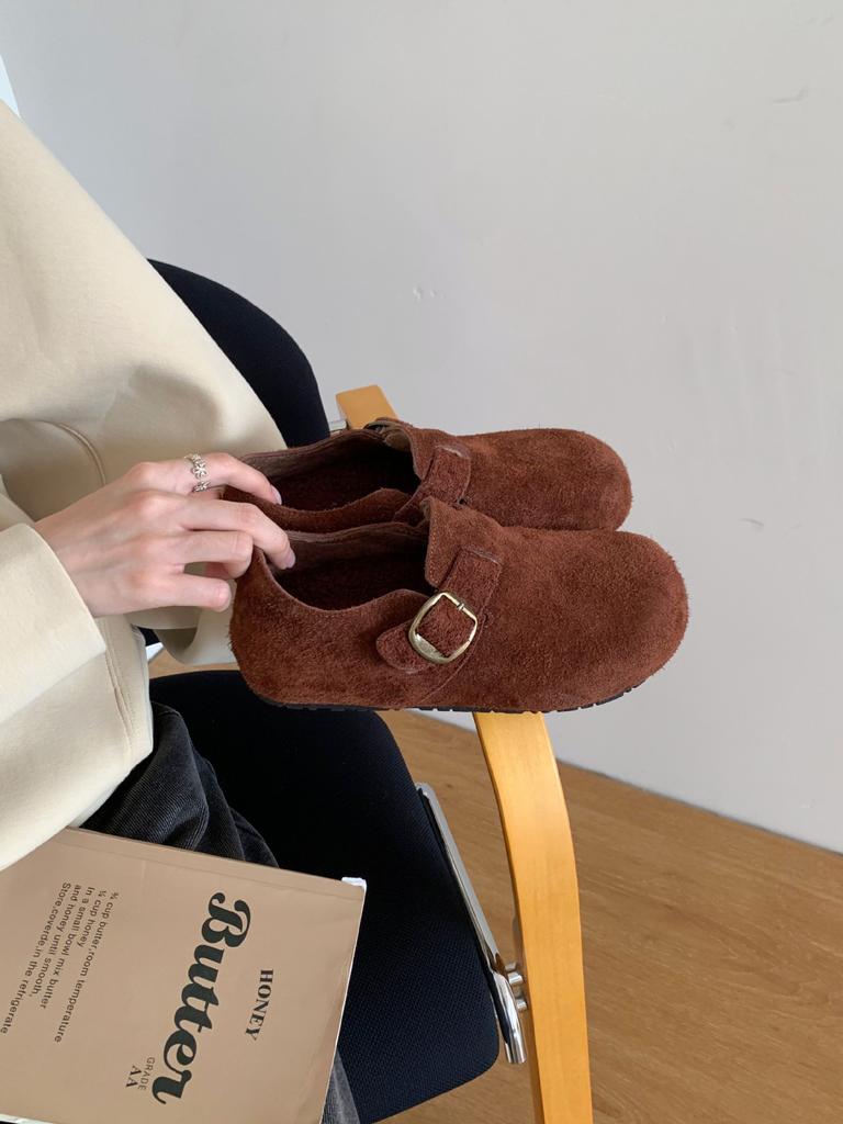 2025 Winter New Retro Velvet Warm Versatile Lazy Round Head One Pedal Soft-soled Shoes Women Wear