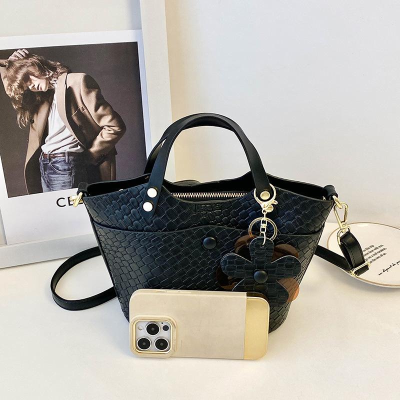 Women's bag popular shoulder bag women's new versatile texture messenger bag classic retro portable bucket bag