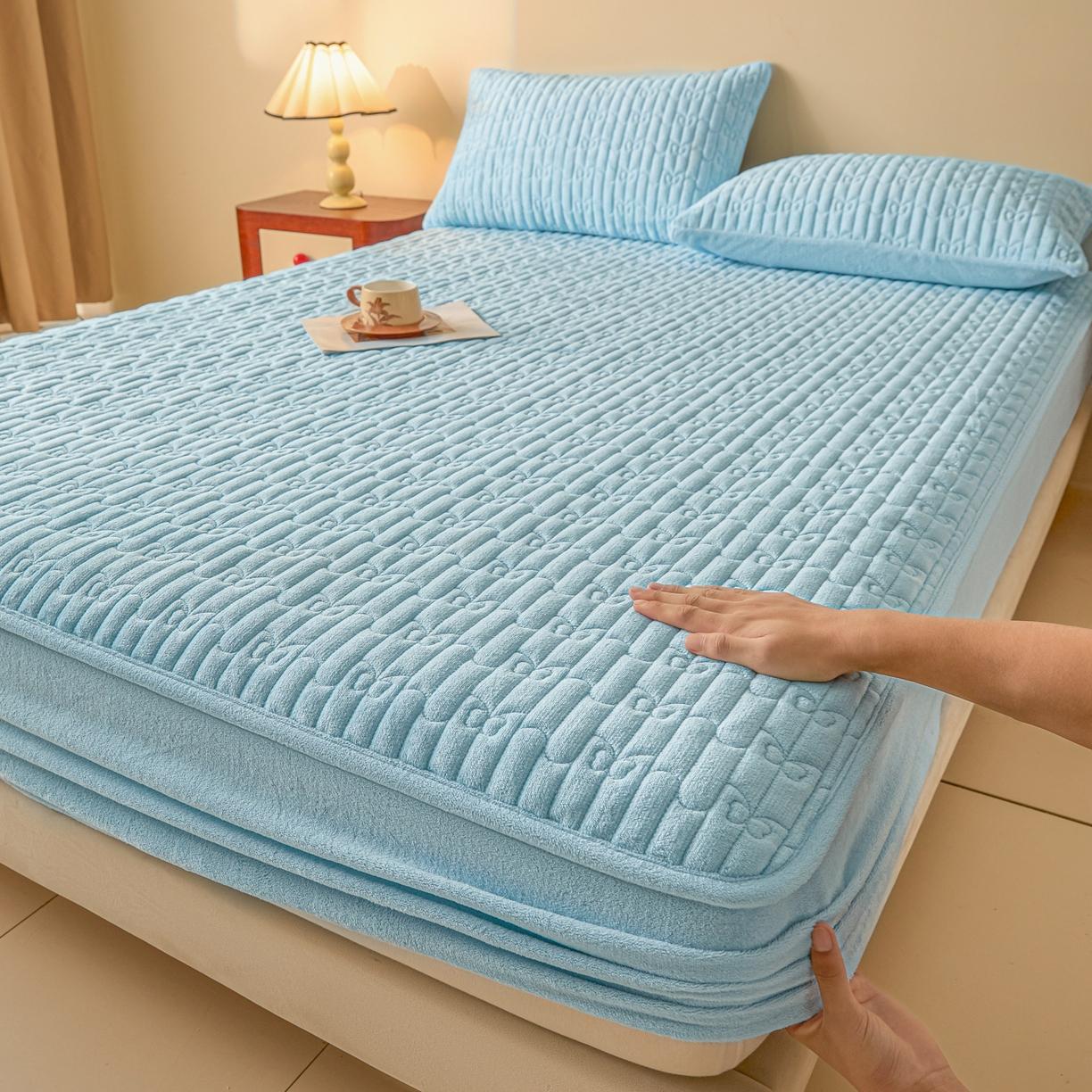 

Winter new milk fleece fitted sheet three-piece set solid color padded thickened mattress protective cover to keep warm 180x200cm 3pcs небо синє кольору