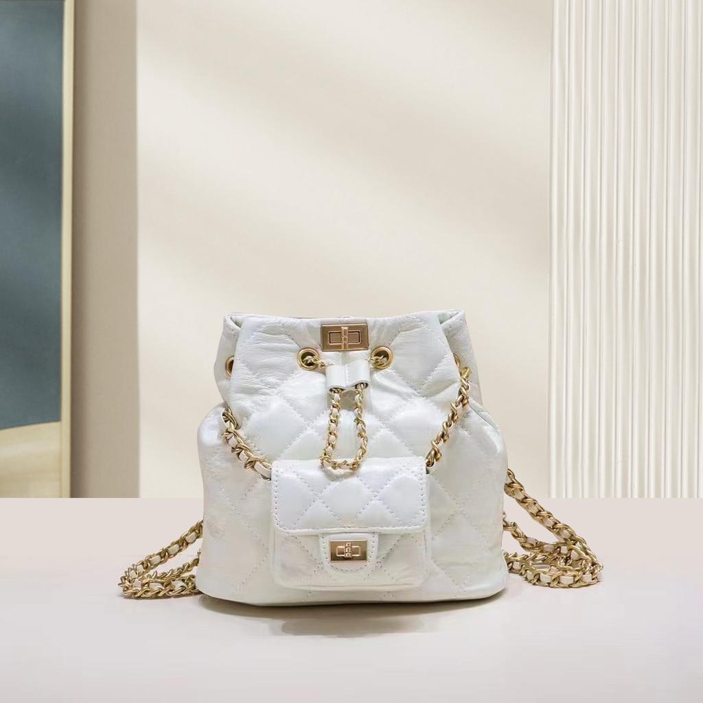 První vrstva Olej Vosk Hovězí kůže Malý vonný větrný kosočtverec Mini batoh Taška na řetízek Kožený vyšívaný batoh