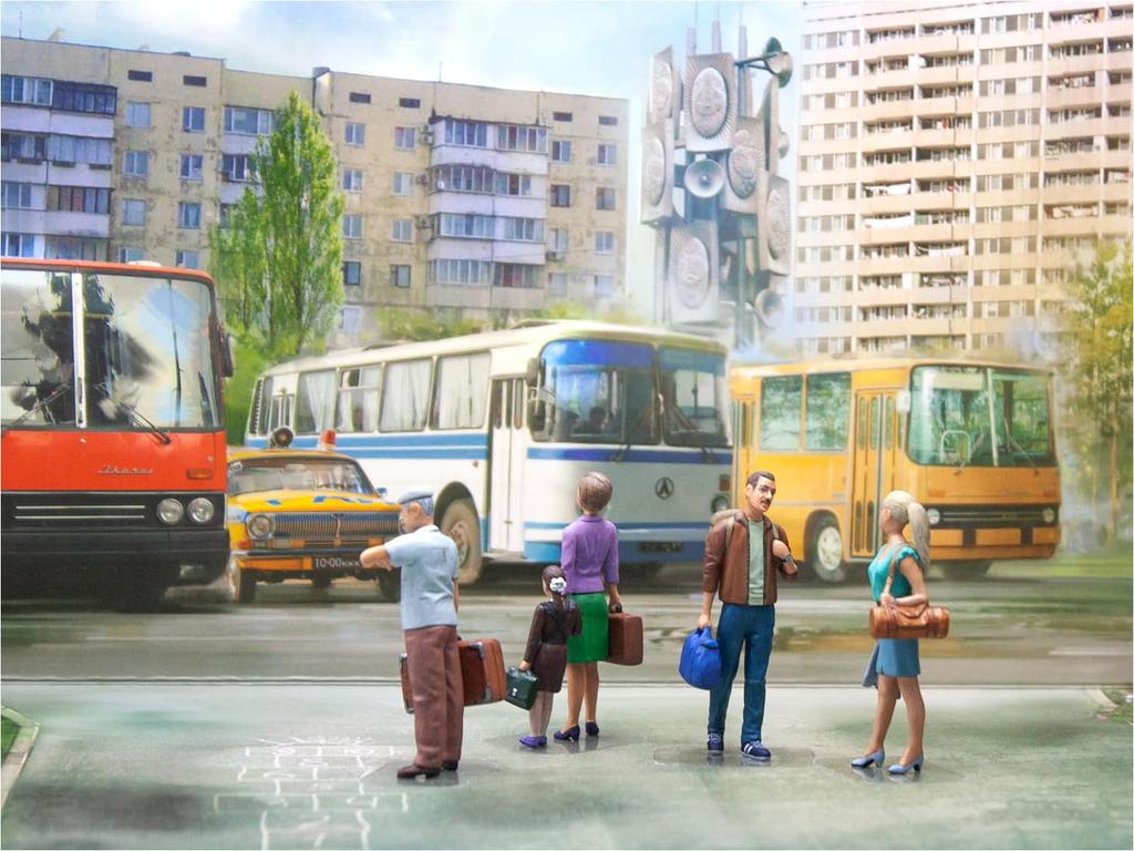 ICM 1/35 Chernobyl 5 Evacuee Set Plastic Model Kit 35905