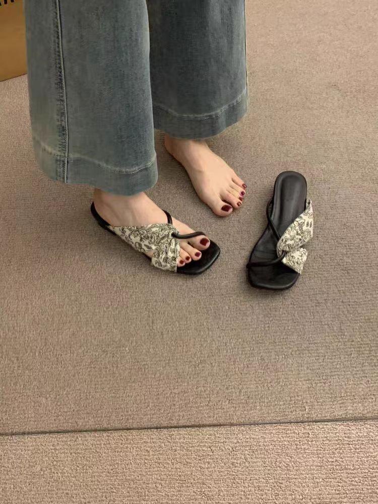 

National style cool slippers women s summer wear 2025 new French platform one-word drag women s vacation seaside beach sandals 35