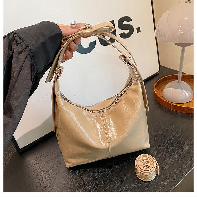 2025 Spring New High Texture Versatile Foreign Style Large Capacity Dumpling Bag Fashion Simple Niche Shoulder Women's Bag Tide