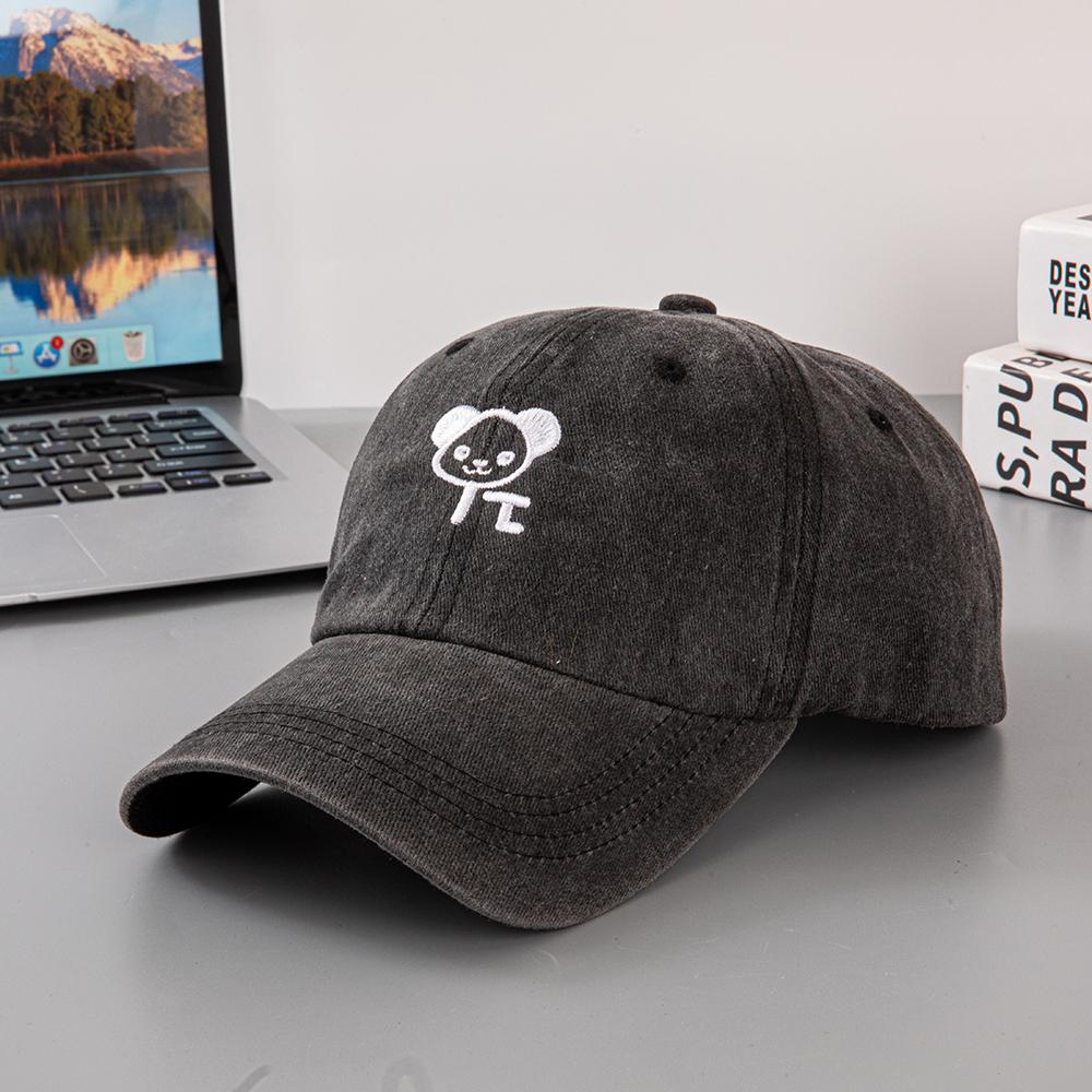 A cute embroidered little bear baseball cap for ladies, suitable for outdoor sports, travel and beach hats. Breathable and fashi