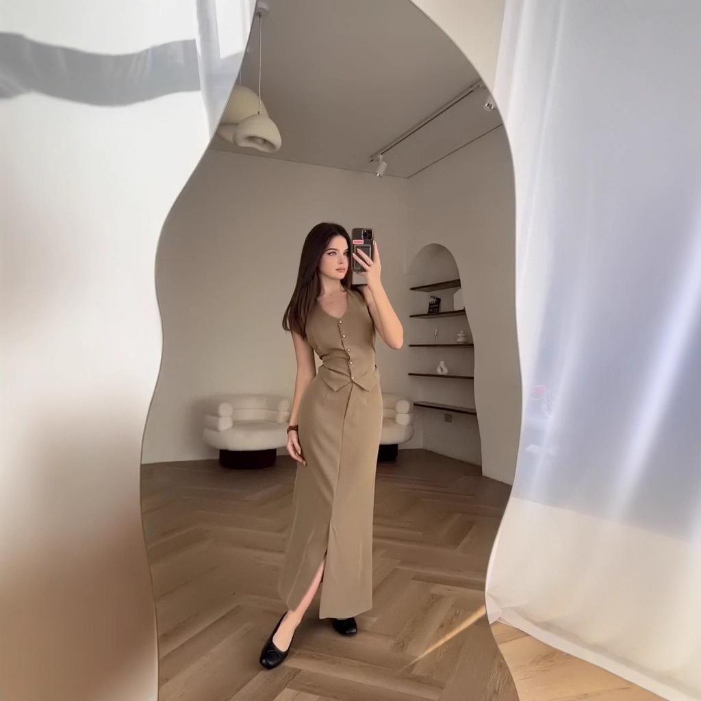 2025 European Beautiful Woman Amazon Button U-neck Vest Top Coat High Waist Hip A-shaped Skirt Temperament Suit