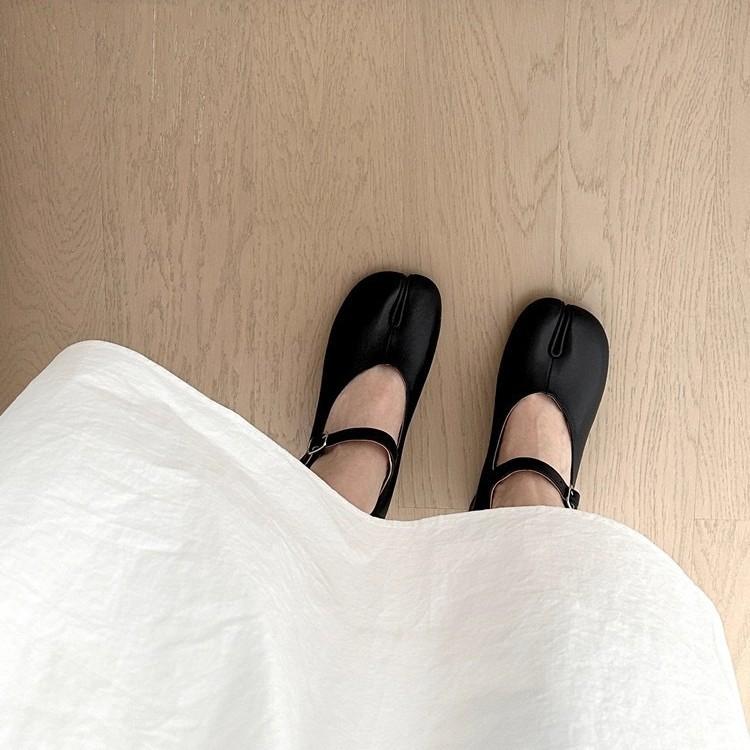 Fashion Designer Split Toe Round Heels Women Pumps pu Leather Buckle Strap Runway Shoes Ladies High Heels Crack Toe Shoes Woman