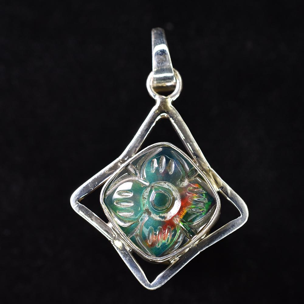 

A+ CERTIFIED Natural Ammolite 22 Ct Square Cushion 925 Sterling Silver Pendant 37 mm approx різнокольоровий