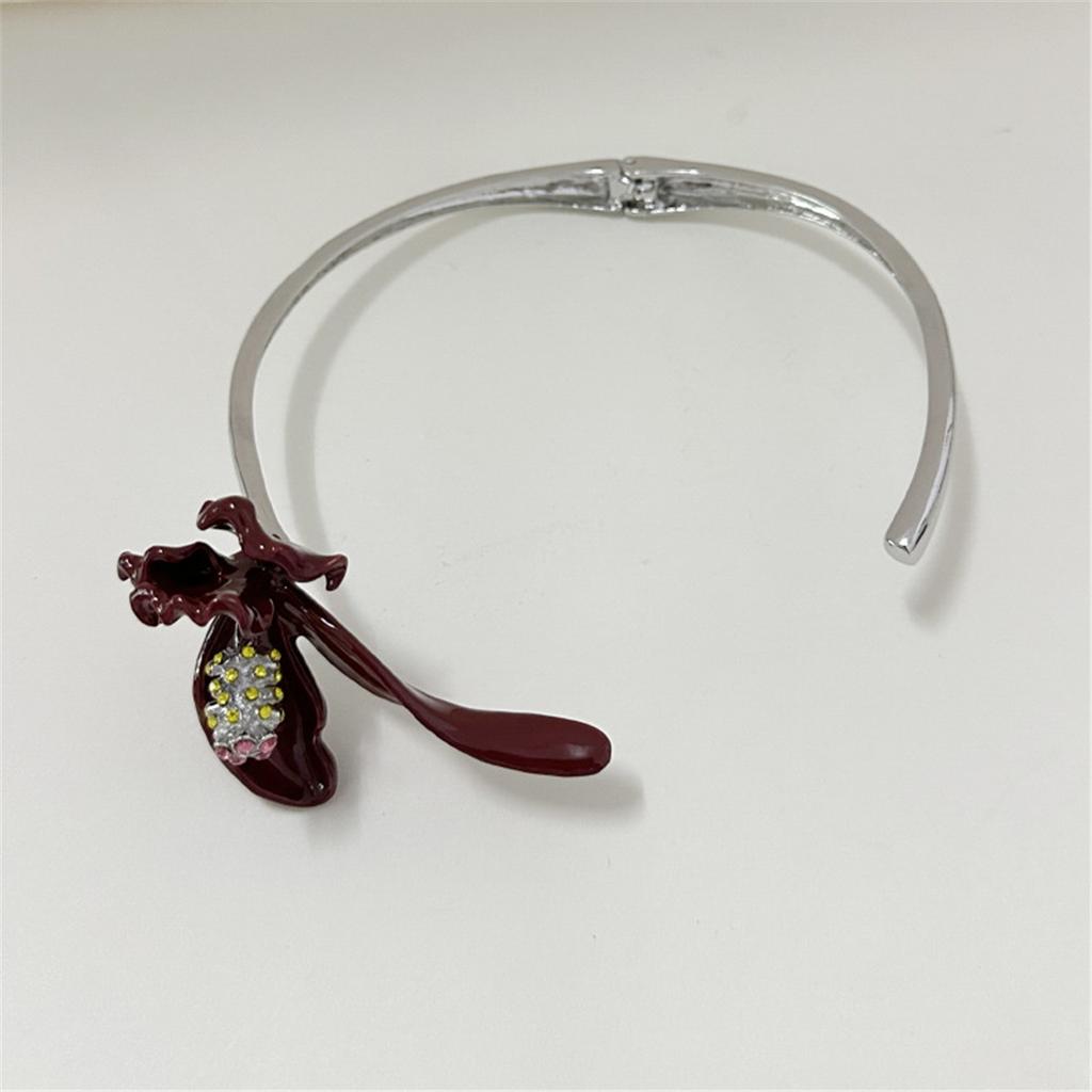 Tooxika Heavy Duty Vintage Metal Enamel Warbler Tail Flower Open Collar Fashion High Sense Choker Collarbone Chain