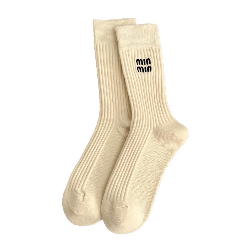 Calcetines de Algodón Blancos de Media Caña para Mujer - Estilo Miu, Otoño/Invierno, Absorbentes del Sudor, Color Sólido, Bordado Japonés