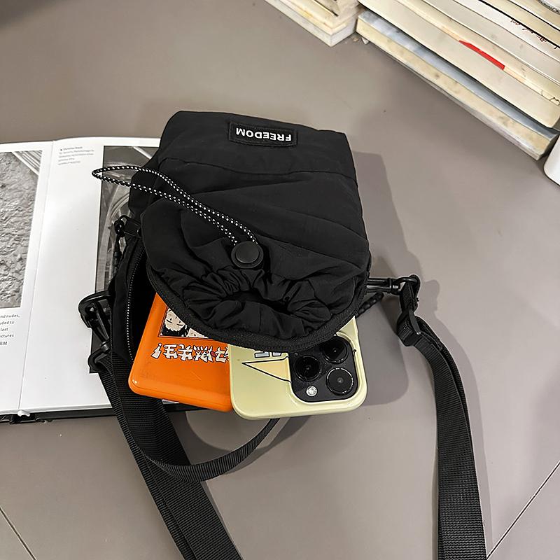 Sports Water Kettle Bag Unisex Lightweight Travel Crossbody Bag Outdoor Water-Repellent Cycling Mobile Phone Bag