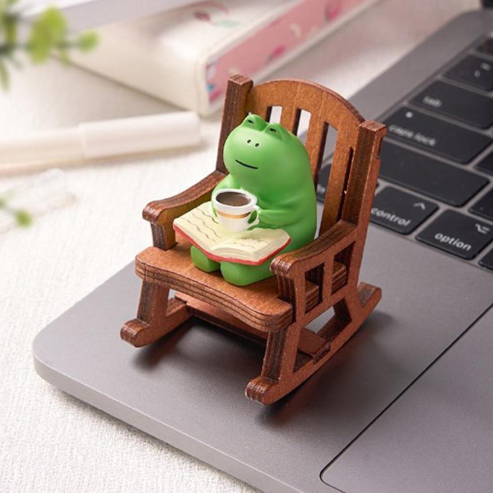 Cute Healing Small Decoration Cute Mini Frog Resin Figurine Rocking Chair Design with Book Coffee Home Bedroom Office Decoration