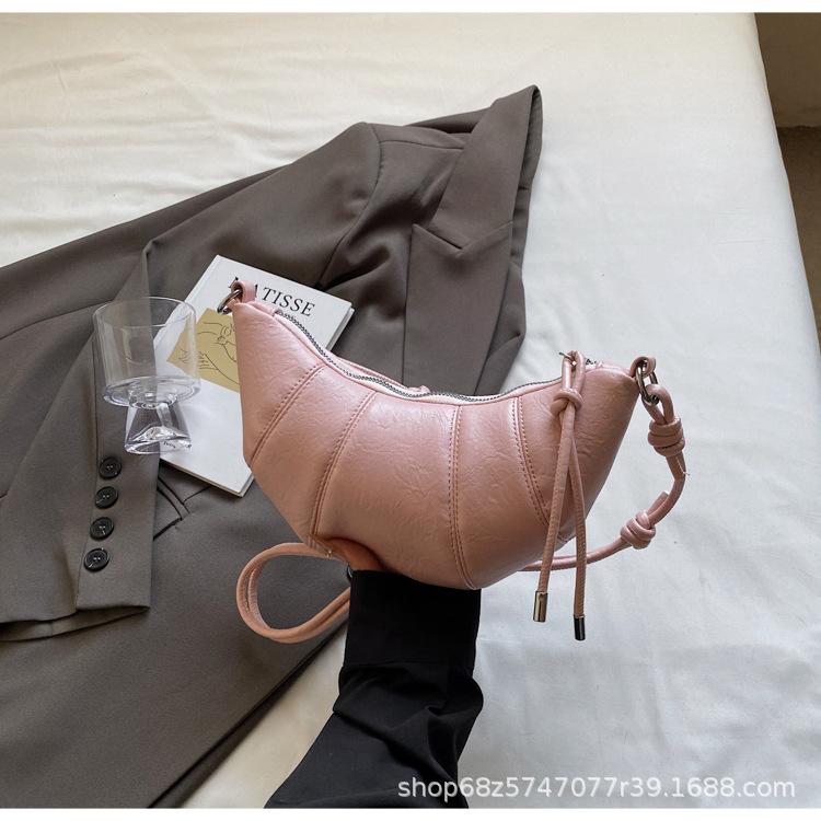 Fashion and leisure high-end sense simple solid color horn bag versatile personality Spice girl style one shoulder messenger women's bag