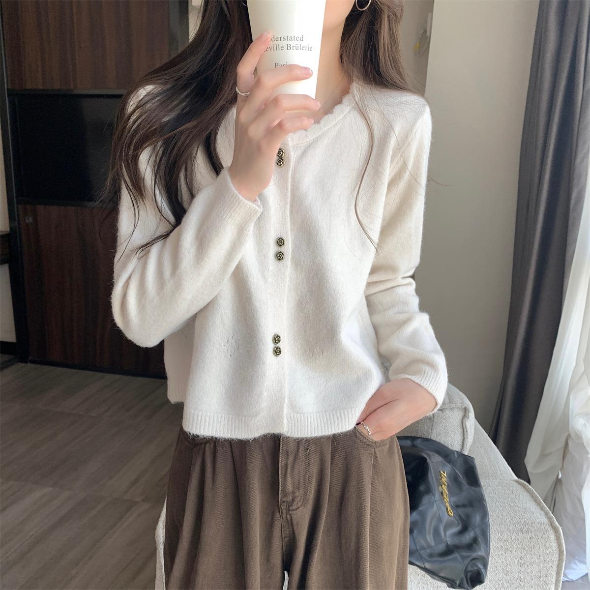 

Gentle and sweet wind fungus edge crew neck knitted sweater women s autumn new long-sleeved sweater women s cardigan jacket one size fits all