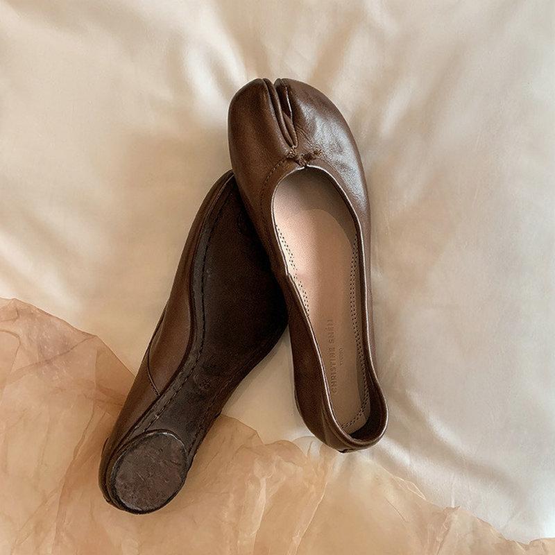 2025A Νέο Στυλ Παπούτσια με Διαχωρισμό Δακτύλων Πλυμένα με Δέρμα, Γυναικεία Ρηχά Ασημί Παπούτσια Μονά 'Οπλή Χοίρου' και Μπαλαρίνες