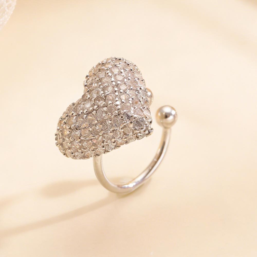 

Copper Inlaid Zircon 3D Heart-Shaped Non-Pierced Clip Earrings for women Luxurious Fashion Jewelry Accessories
