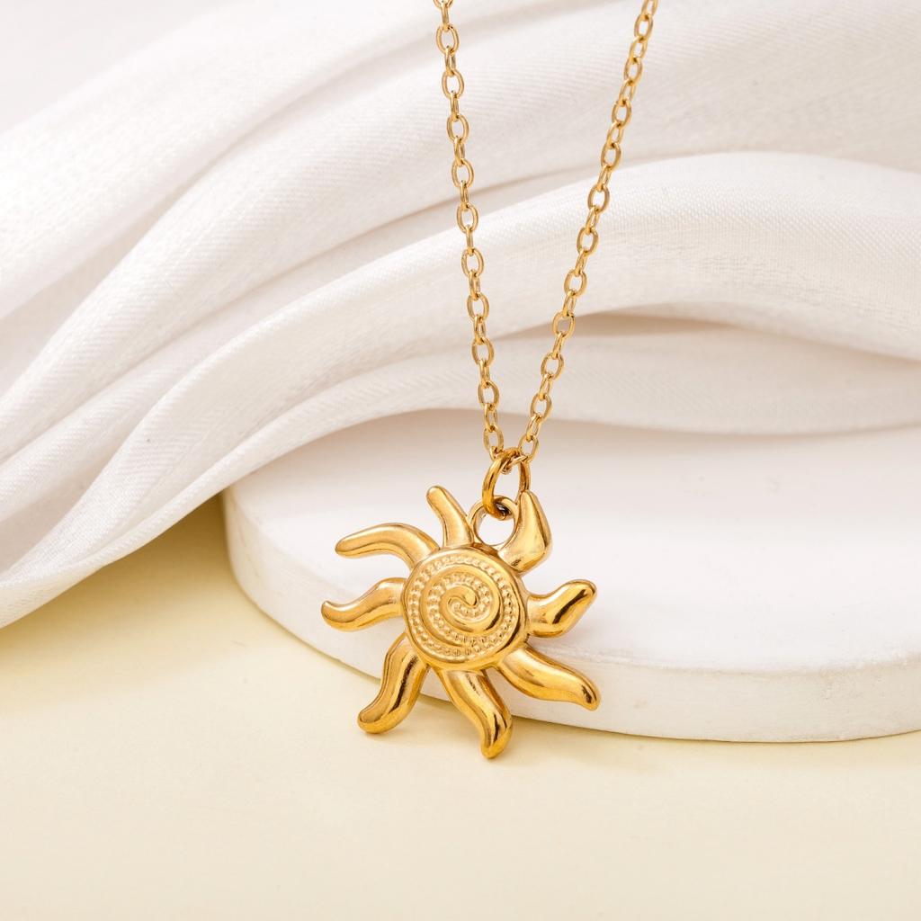 Stainless Steel Gold Color Sun Pendant Necklace Waterproof Clavicle Chain Fashion Jewelry Gift for Woman