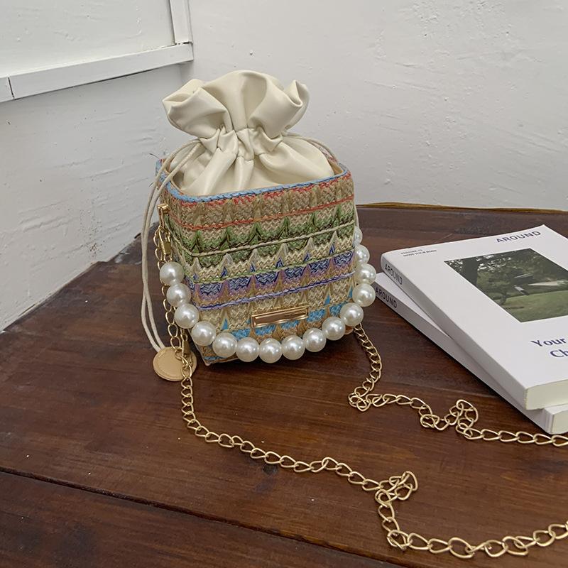 

Нишевая жемчужная плетеная модная маленькая квадратная сумка женская цепочка персонализированная повседневная летняя новая сумка-мессенджер в пасторальном стиле для поездок на работу