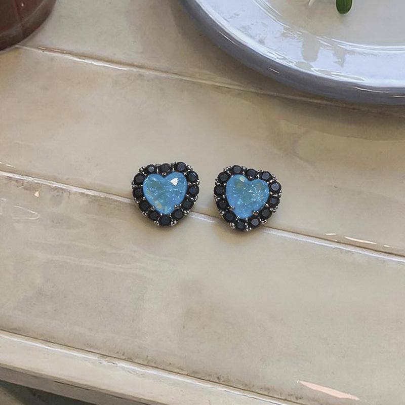 Zirconia Heart Earrings: Stylish Silver Needle Design, Sweet and Cool Fashion