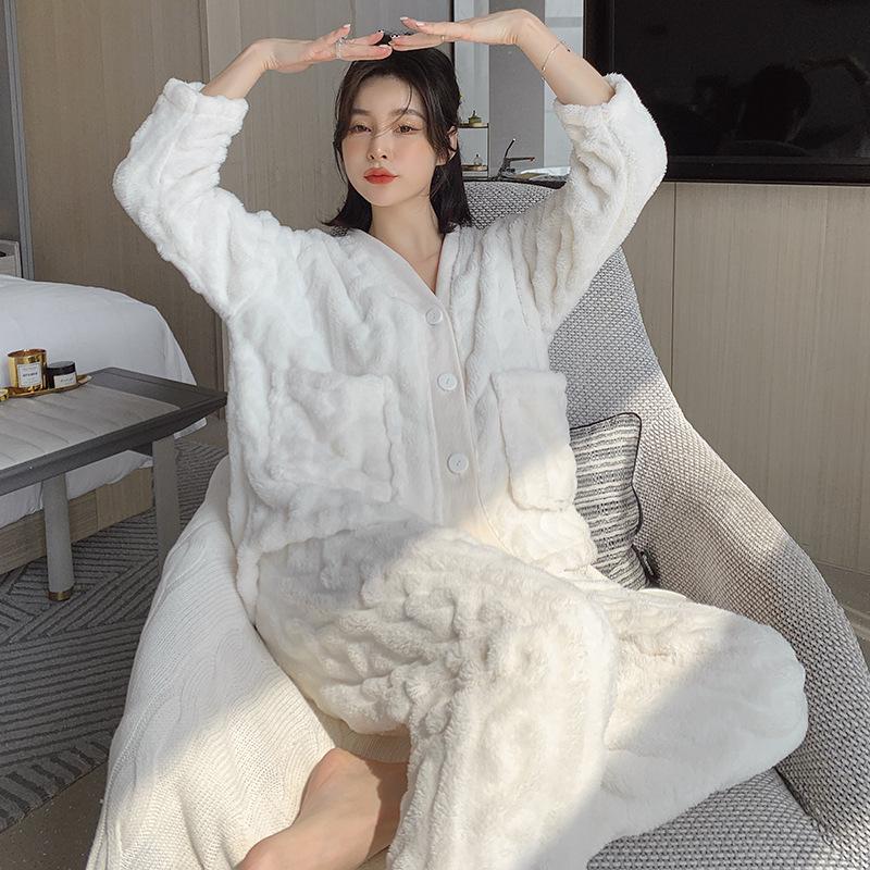 New autumn and winter flannel pajamas women's cut flower pattern thickened thermal pajamas loungewear