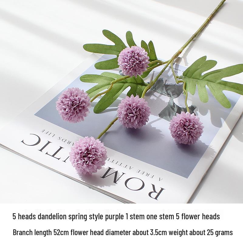 

Осенняя композиция из шелковых цветов «Одуванчик и хризантема» с гортензией «Колючий шар»