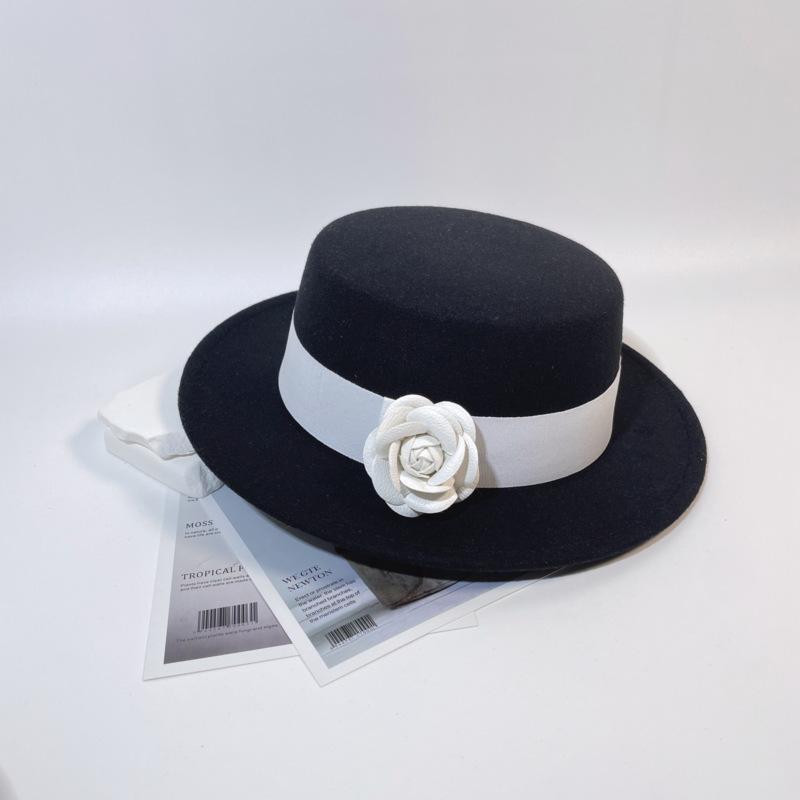 Hepburn Style Flower Flat Top Small Brim Woolen Hat Women's Autumn and Winter French Retro High-end Sense Showing Face Small Temperament Top Hat