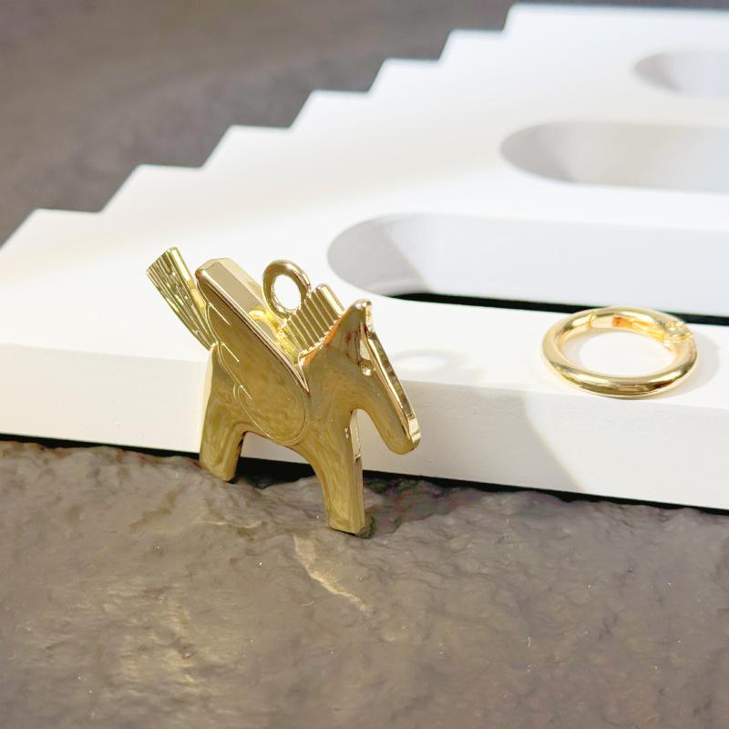 Exquisite Alloy Horse Keychain Pendant For Ladies  Pegasus Bag Lock Ornaments Creative Bag Decoration Accessories Gifts