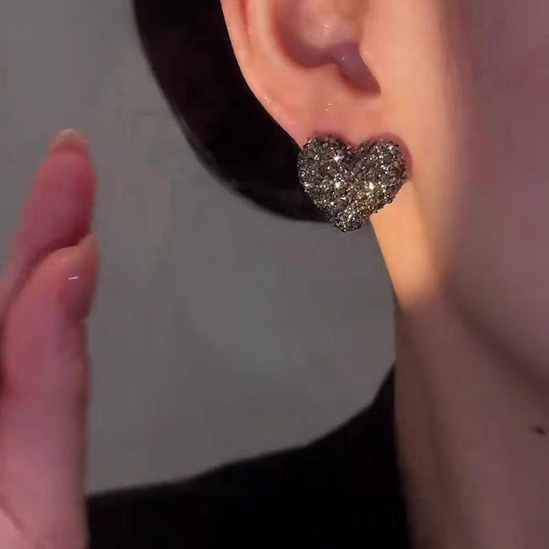 Elegant Imitation Pearl and Diamond-Studded Earrings for Women