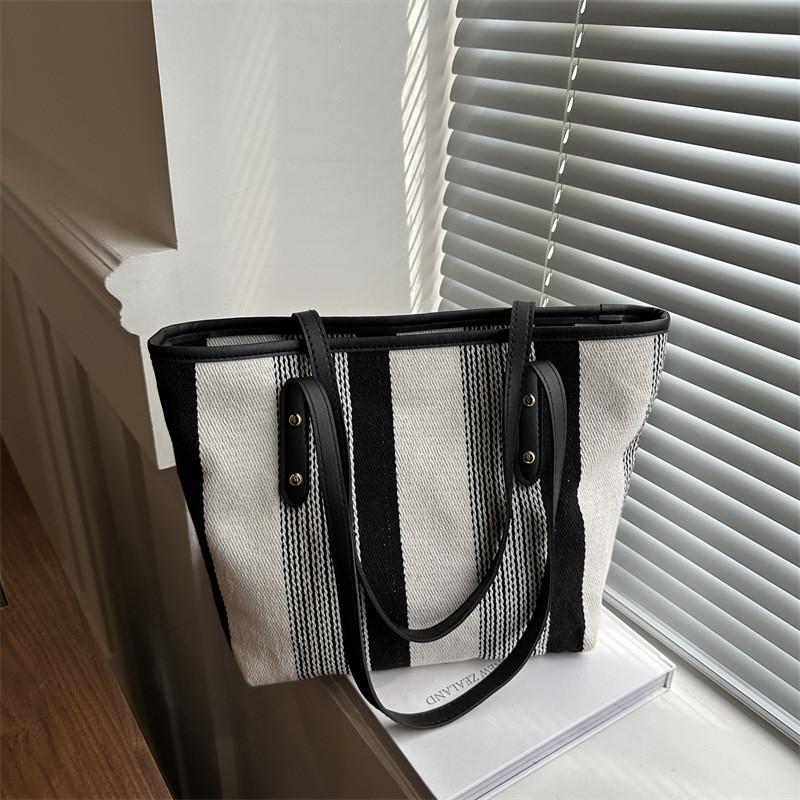 Trendy 2024 Summer Fashionable Canvas Tote Bag With Spacious Interior For Women