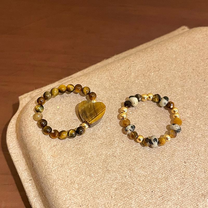 Tiger's Eye Beaded Heart Elastic Cord Ring—Chic, Versatile Retro Jewelry for Fashion-Forward Index Fingers.