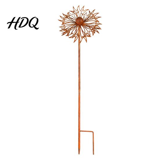 Weather-resistant Garden Stake Vintage Rustic Cornflower Metal Stake Weathered Iron Flower Sculpture with Hollow Nature-inspired Art Carving Outdoor