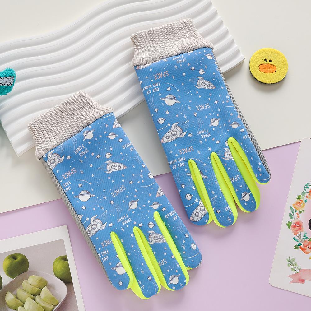 Children's Gloves for Winter for Boys and Girls Warmth Water-splashing Wind Proof and Thickened Winter Outdoor Play Snow Proof Gloves